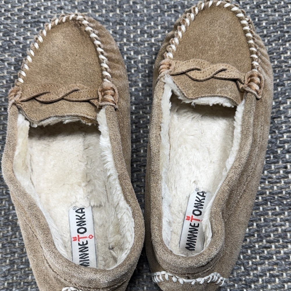 Minnetonka Tan Suede Moccasins Women's 10 - Picture 2 of 7